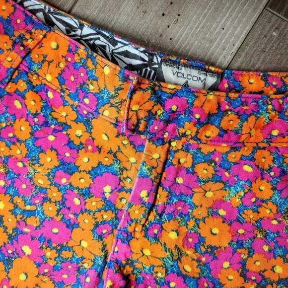 Volcom Floral Frochickie 2 1/2" Short "I MUST HAVE" Size 5 Juniors Pink Blush - Picture 13 of 15